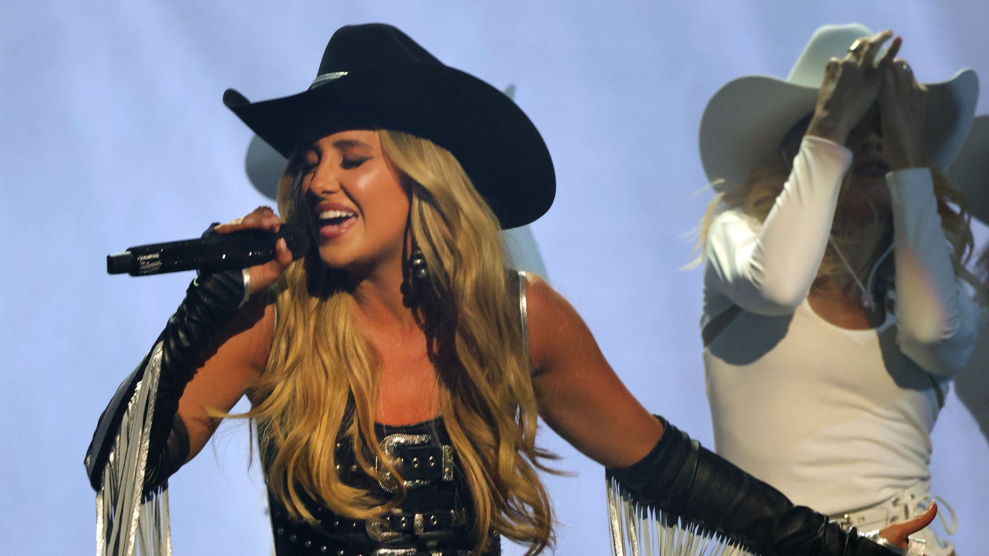 Lainey Wilson’s Countryfied Version of “Sally, When the Wine Runs Out” Is Everything
