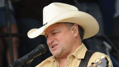 “Now We’re Going Somewhere”: Mark Chesnutt Reveals the Two Rising Stars Who Restored His Faith in Traditional Country