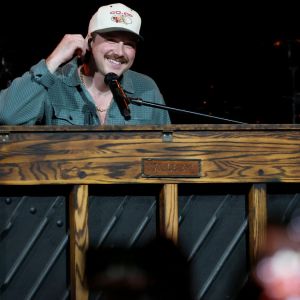 Morgan Wallen Topples Piano in Denver as Technical Difficulties Force Him To Go a Capella for ”Sand in My Boots”