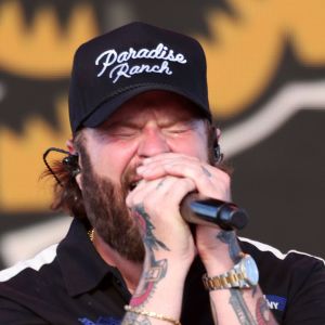 “I’m Tired”: Country Star Gets Candid About Burnout and Social Media "Hamster Wheel"