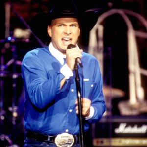 5 Years Ago Today, Garth Brooks Bid Farewell to the Legendary “Craftsman” Behind His Most Beloved Country Anthem