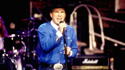 5 Years Ago Today, Garth Brooks Bid Farewell to the Legendary “Craftsman” Behind His Most Beloved Country Anthem
