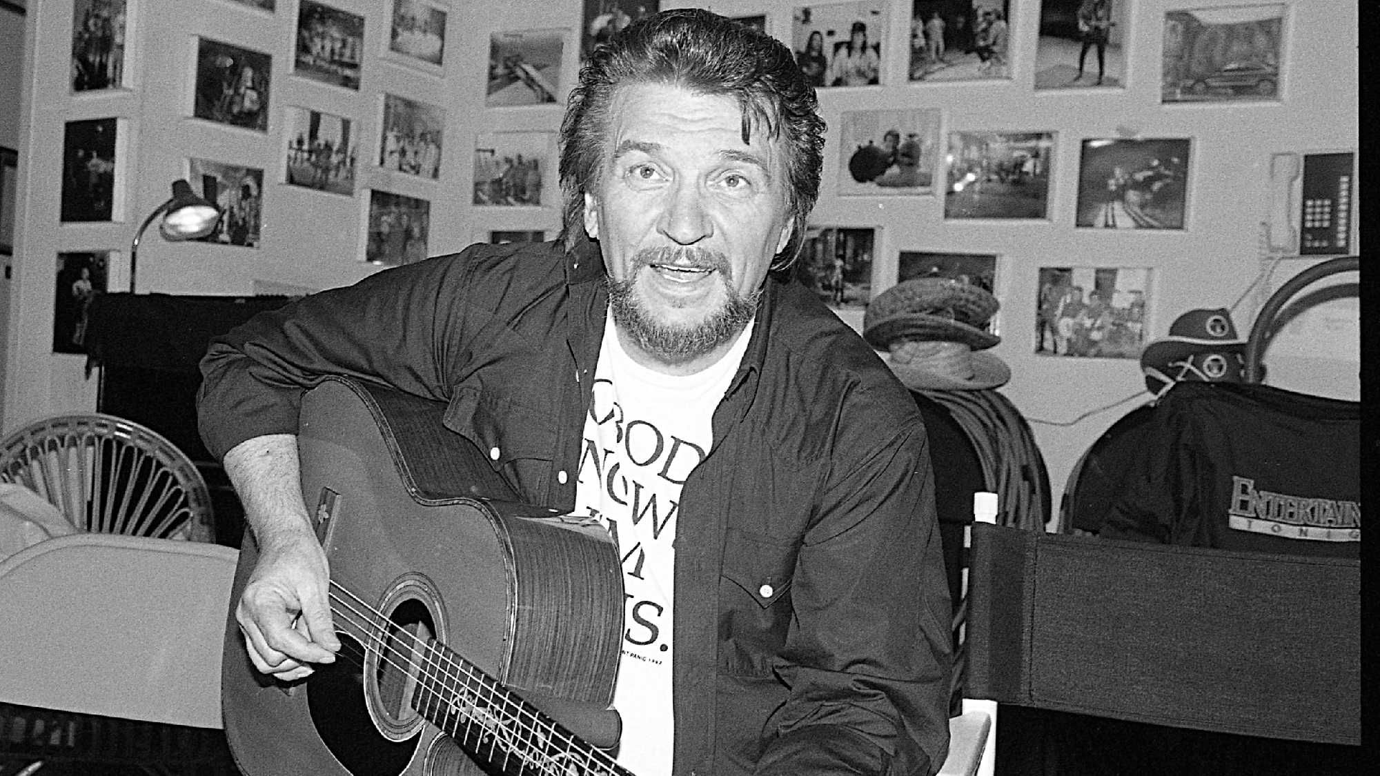 Mysterious California Billboard Has Waylon Jennings Fans in a Frenzy 