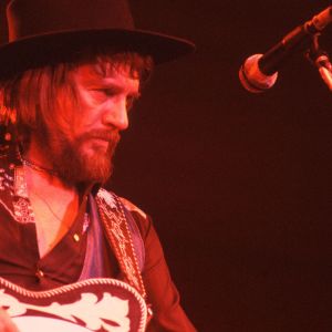 On the Charts 49 Years Ago Today, Waylon Jennings Kicked off a Six-Week Run at No. 1 With One of His Biggest Hits (That He Hated)