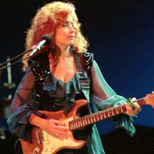 3 Heartbreaking 90s Songs About the Pain of Lost Love