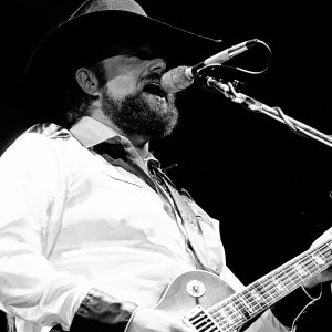 3 of Country Music’s Most Patriotic Songs From the 80s That No One Remembers Anymore