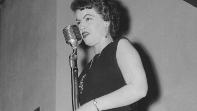 Patsy Cline performing in 1960