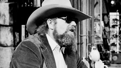 Charlie Daniels talking at bar