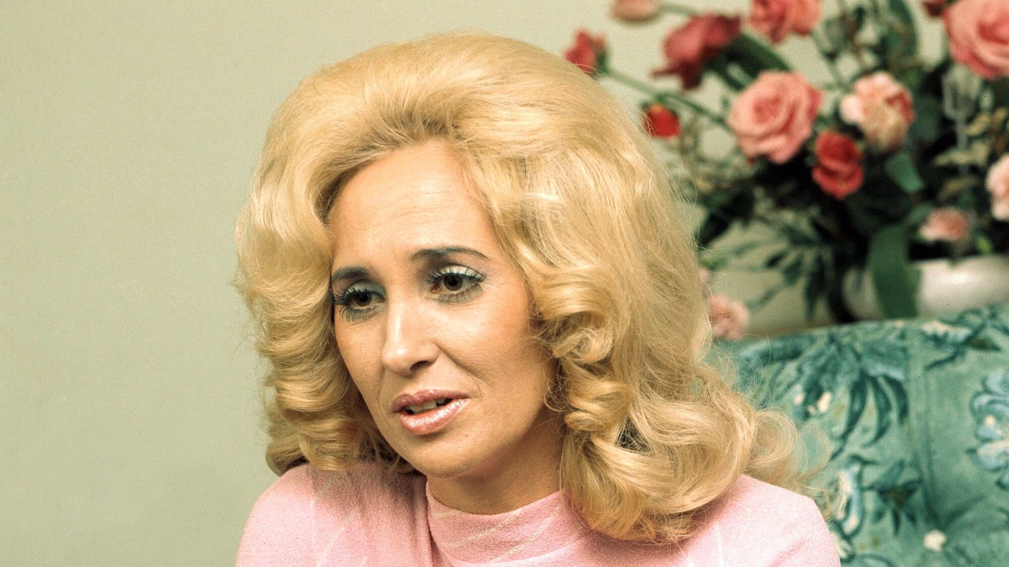 On This Day in 1975, a Tammy Wynette Song That Had Been Released 5 Times Finally Became Her First UK No. 1