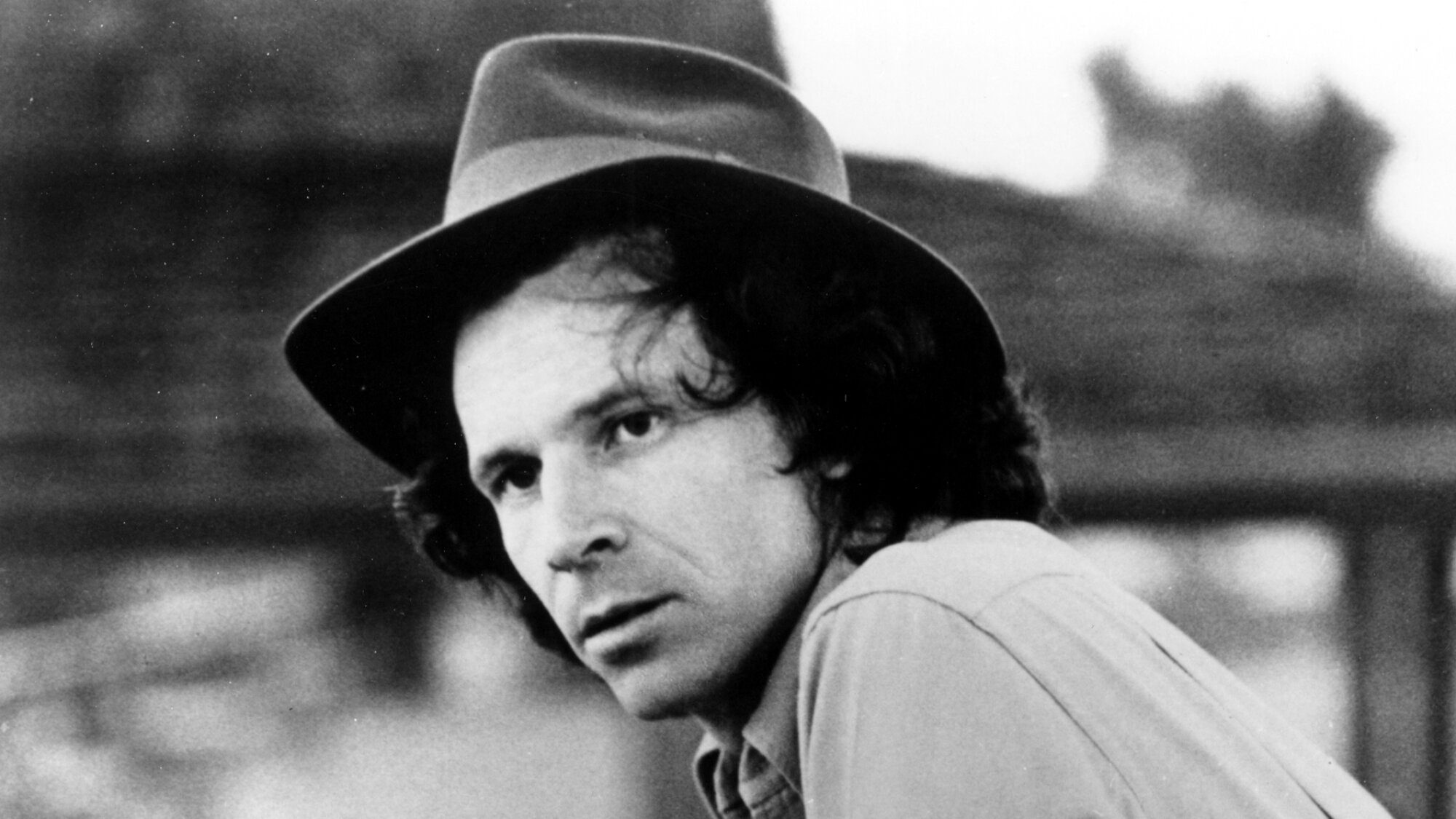 Born in Kentucky on This Day in 1944, the King of Honky Tonk and the Most “Outlaw” Country Singer of the 1970s