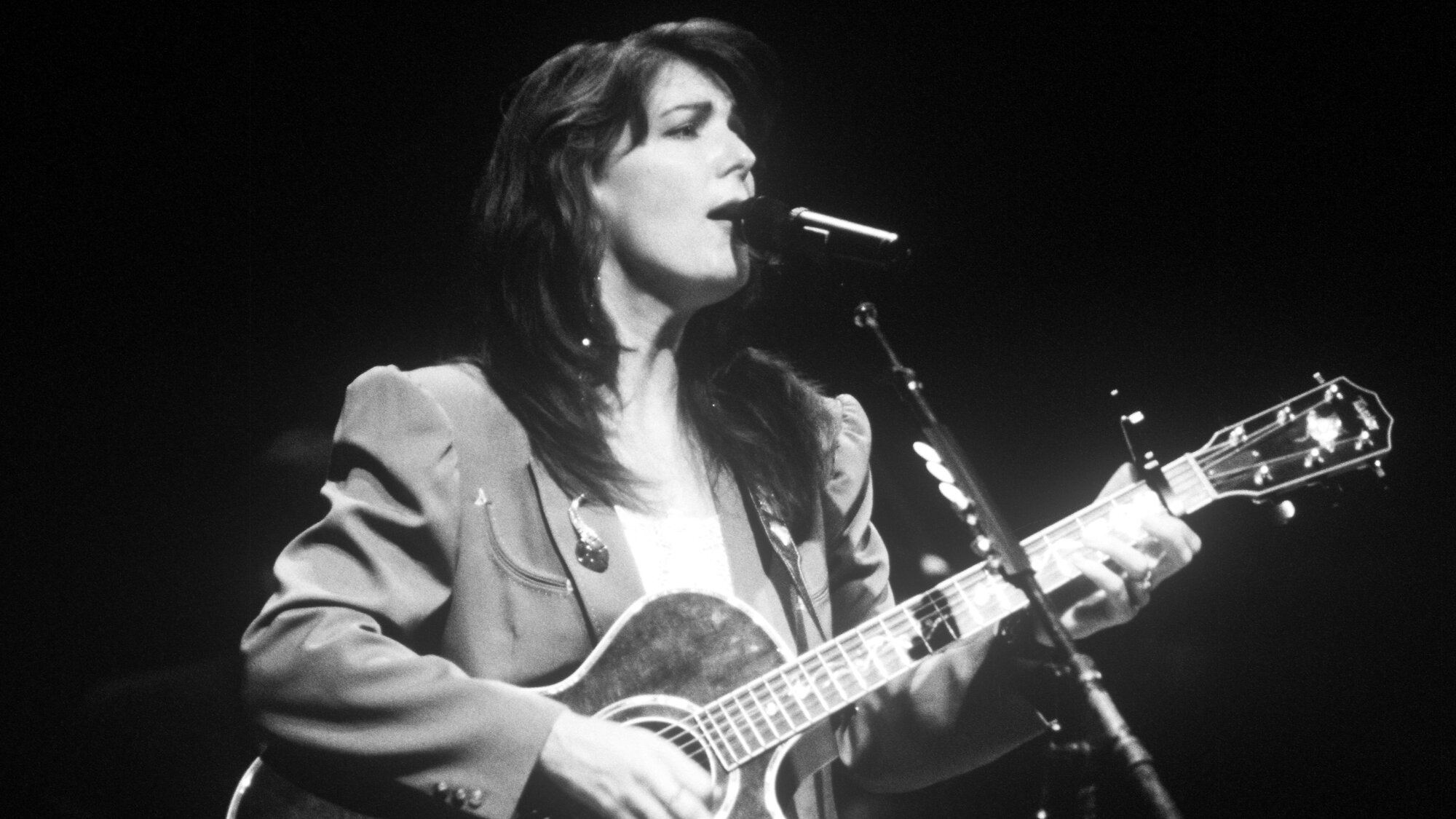 On This Day in 1988, Kathy Mattea Was at No. 1 With a Game-Changing Trucking Song