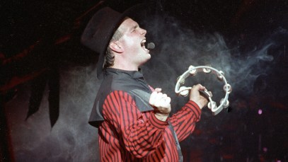 3 Country Songs From 1990 That Every Country Music Fan Can Still Sing by Heart Today