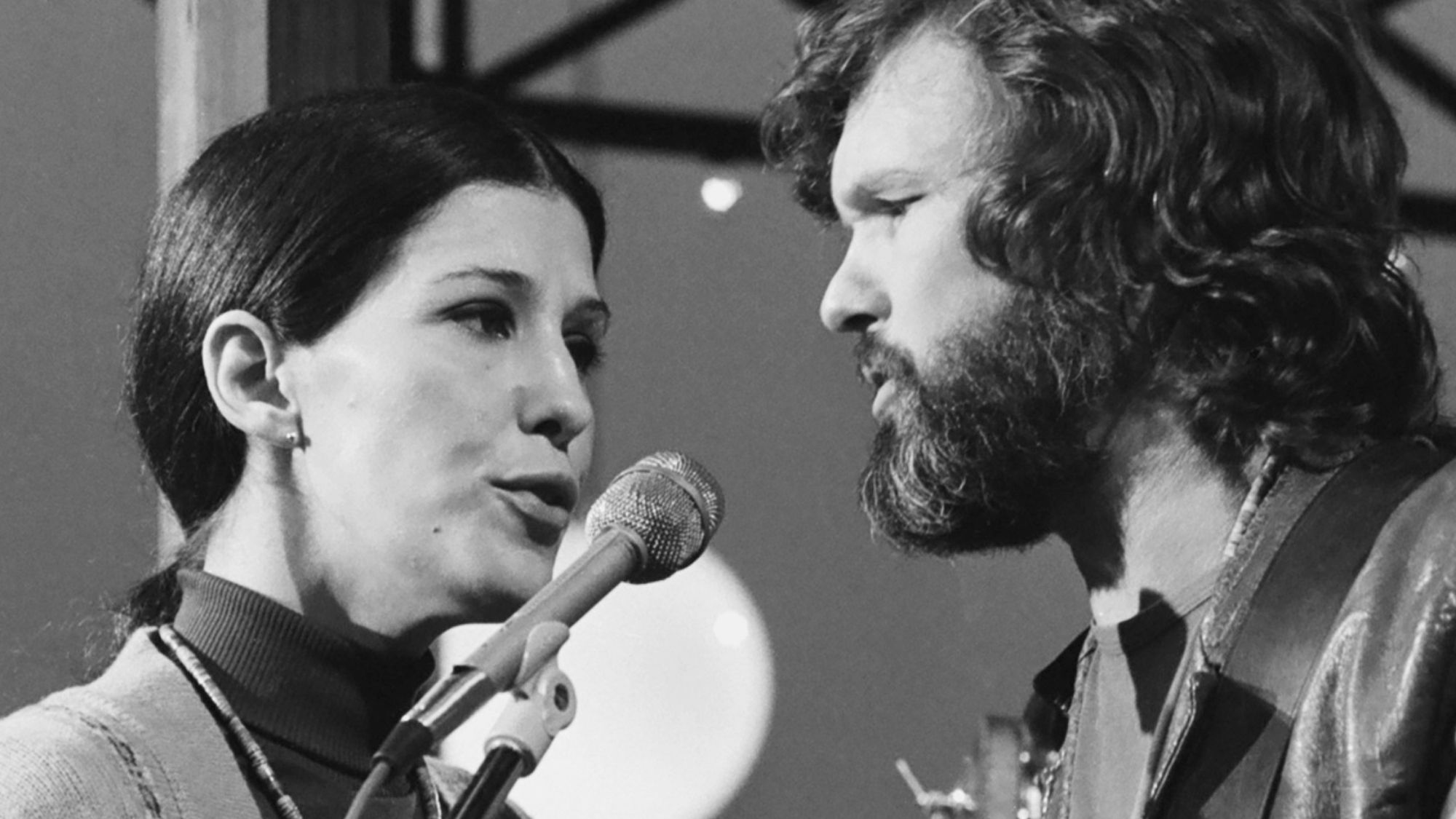 4 Live Performances That Feel So Intimate, It Almost Feels Like You Shouldn’t Be Watching Them