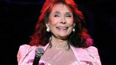 Loretta Lynn performing in 2004