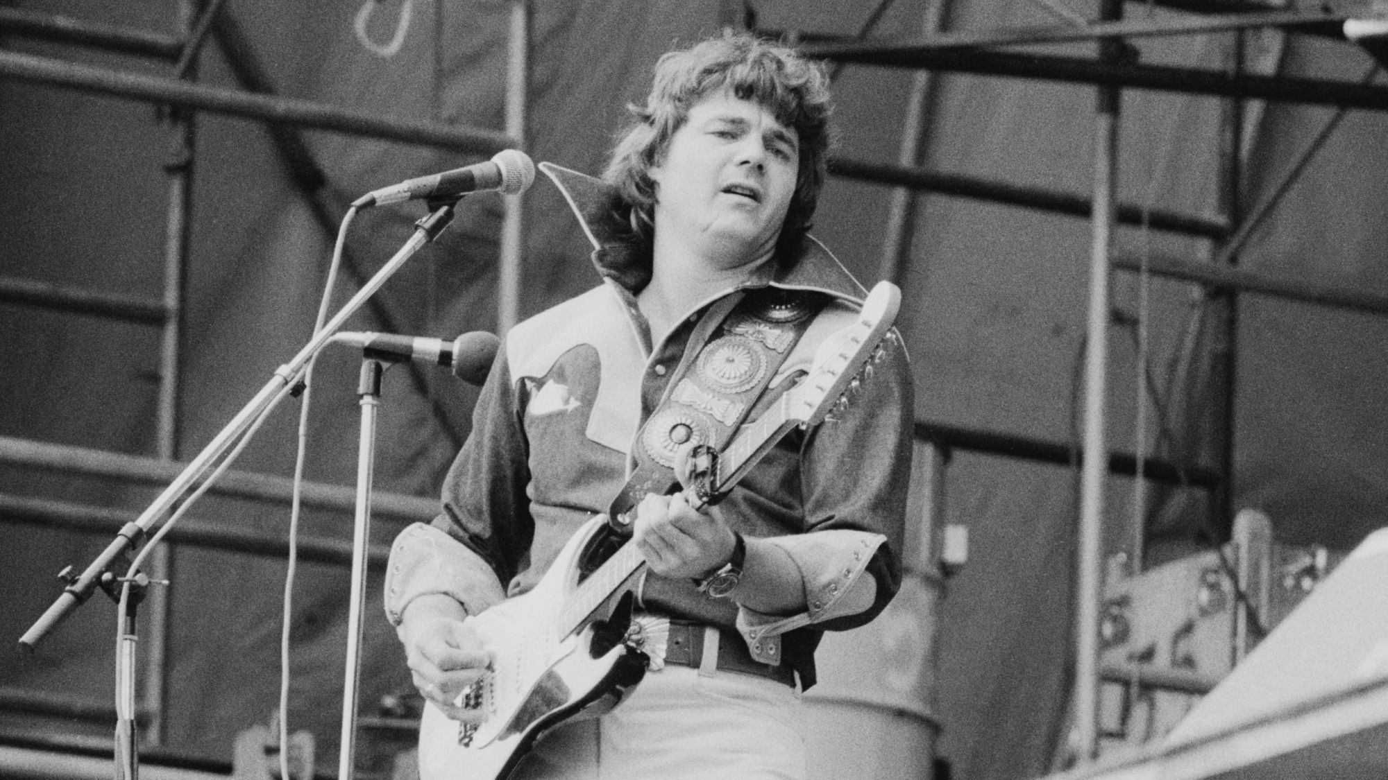The Surprising Connection Between Steve Miller Band’s Biggest Album and Jimi Hendrix, Who Died Before It Was Ever Released