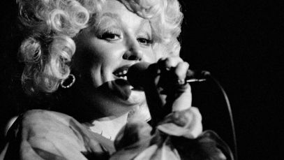 Dolly Parton performing in 1977