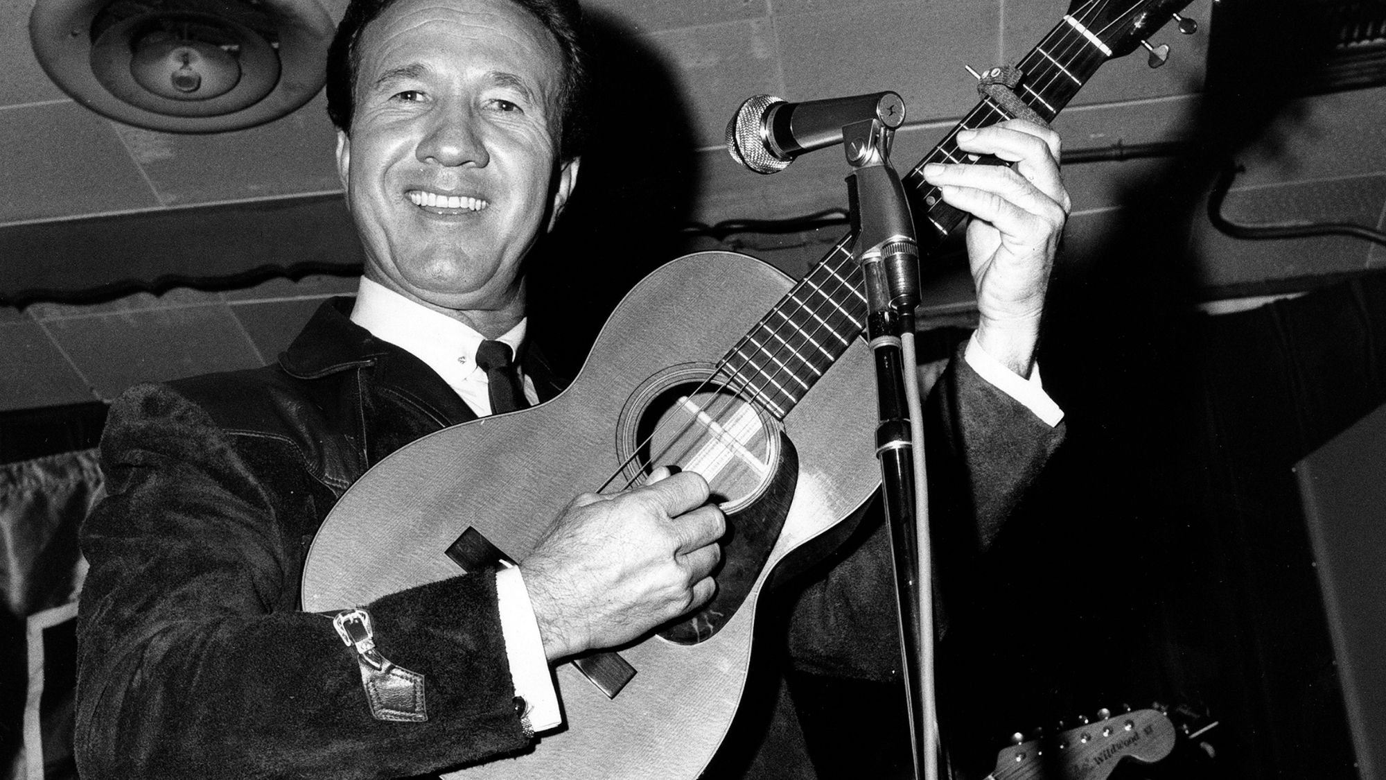 4 Songs That Prove Marty Robbins Was the Best Singing Storyteller of All Time