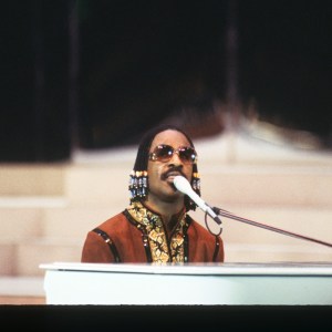 4 Rock Songs From 1977 That Every 70s Kid Can Still Sing From Memory Today