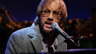 Warren Zevon performing in 2002