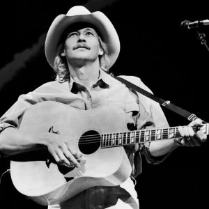 3 Country Songs From the 1990s That Bring Back the Friends You Never Forgot