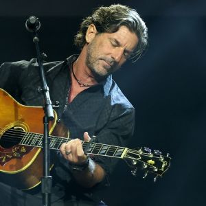 Born in Missouri on This Day in 1968, the Beloved Songwriter Who Penned This ‘American Idol’ Star’s First No. 1 Hit