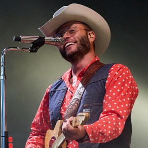 Charley Crockett Teases Clovis at CMA Fest Amid Ongoing Legal Complications