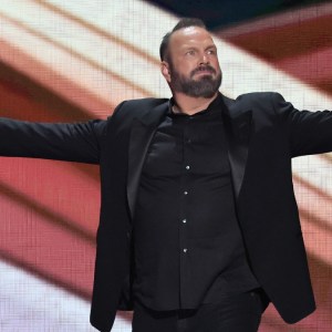 Garth Brooks Celebrates 10th Diamond Album With Major RIAA Honor