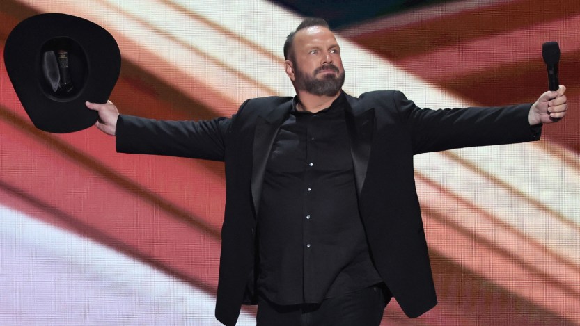 Garth Brooks Celebrates 10th Diamond Album With Major RIAA Honor