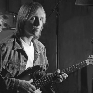 Los Angeles - CIRCA 1988: Music legend Tom Petty poses for a portrait in Los Angeles, California (Photo by Aaron Rapoport/Corbis/Getty Images)