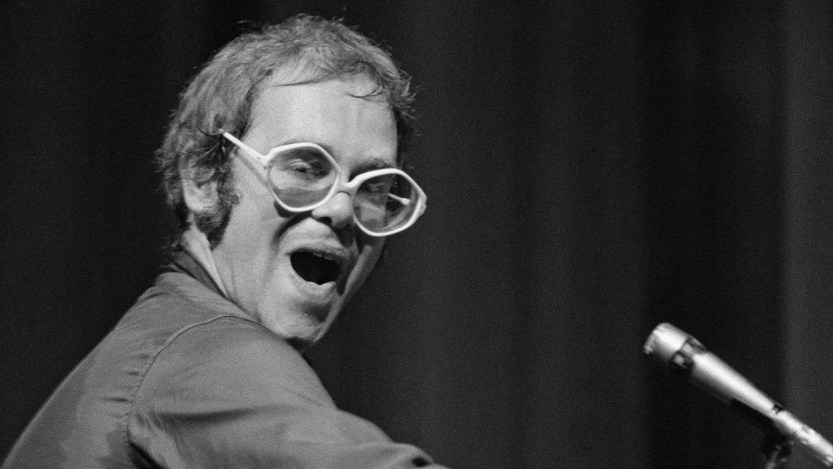 English singer-songwriter Elton John performing at Portsmouth Guildhall, 26th August 1972. (Photo by Michael Putland/Getty Images)
