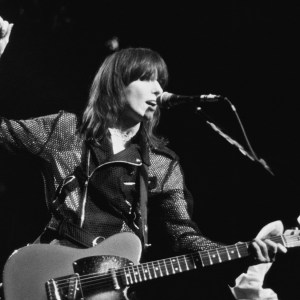 (MANDATORY CREDIT Ebet Roberts/Getty Images) American singer-songwriter and guitarist Chrissie Hynde performing with rock group The Pretenders, USA, 1994. (Photo by Ebet Roberts/Redferns/Getty Images)