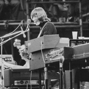 English bassist and singer Roger Waters performing with Pink Floyd at the Knebworth Festival, Knebworth House, Hertfordshire, 5th July 1975. (Photo by Michael Putland/Getty Images)