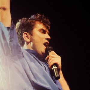 British Pop and Rock musician Peter Gabriel performs onstage at the Rosemont Horizon, Rosemont, Illinois, June 13, 1986. (Photo by Paul Natkin/Getty Images)