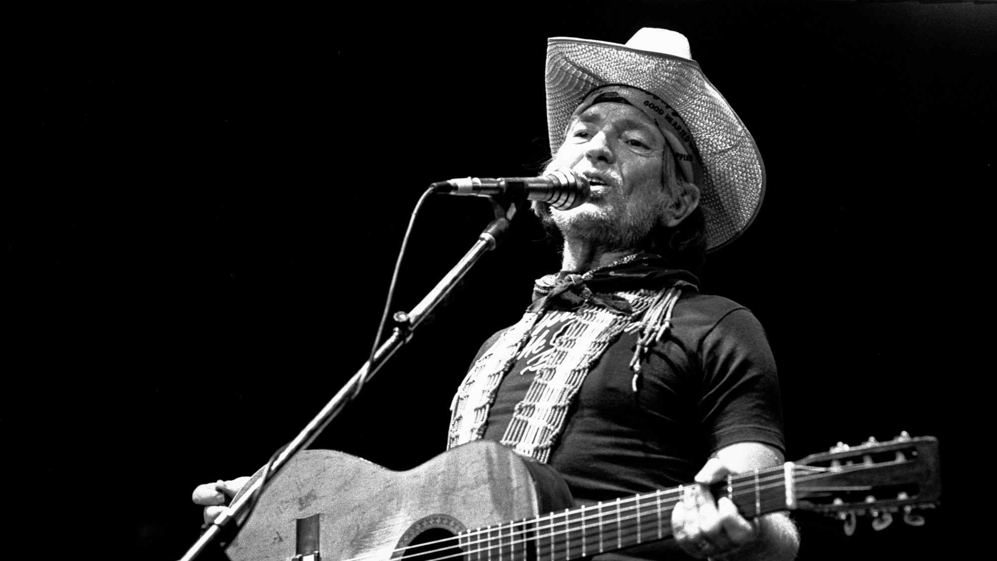 3 Country Songs That Crossed Over Into the Mainstream and Why They Worked