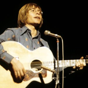 UNITED KINGDOM - JANUARY 01: Photo of John DENVER (Photo by David Warner Ellis/Redferns)