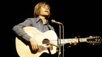 UNITED KINGDOM - JANUARY 01: Photo of John DENVER (Photo by David Warner Ellis/Redferns)