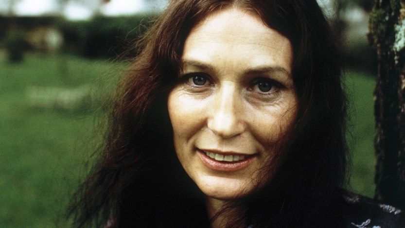 UNITED STATES - OCTOBER 18: Photograph by Tony Ray-Jones of Loretta Lynn (born 1935), Country music singer famous for �Coal Miner's Daughter�, her autobiographical song which was made into a film. (Photo by SSPL/Getty Images)