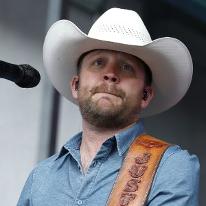Justin Moore Makes Difficult Decision to Leave Tour