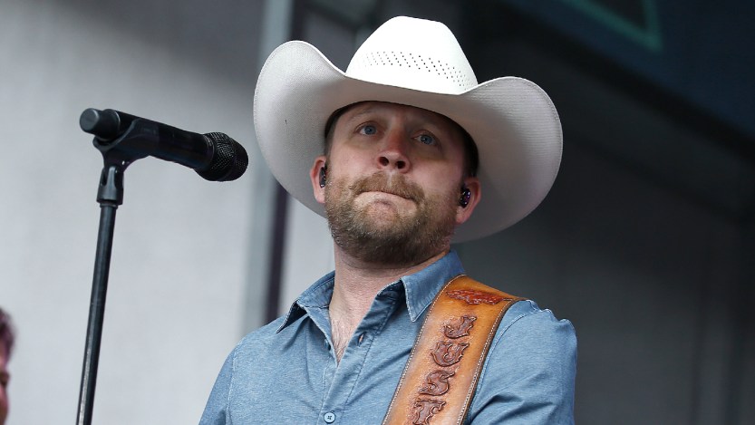 Justin Moore Makes Difficult Decision to Leave Tour