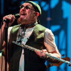 Jethro Tull Keyboardist Dee Palmer Passes Away at 88 as Ian Anderson Shares Tribute