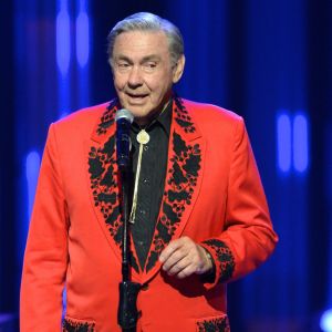 On This Day 11 Years Ago, We Said Goodbye to the Hall of Fame Country Star Who First Achieved Fame With His Two Sisters