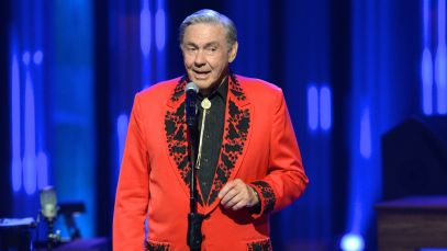 On This Day 11 Years Ago, We Said Goodbye to the Hall of Fame Country Star Who First Achieved Fame With His Two Sisters