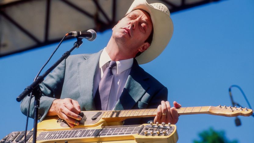 Born 74 Years Ago Today in Arizona, the “Guit-Steel” Legend Who Marries Traditional Country With Rock N’ Roll