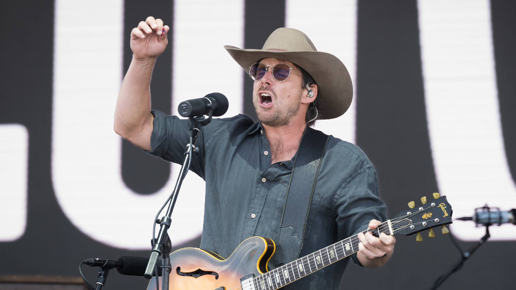 Watch Lukas Nelson Carry the Outlaw Country Torch With This Blistering Guitar Solo