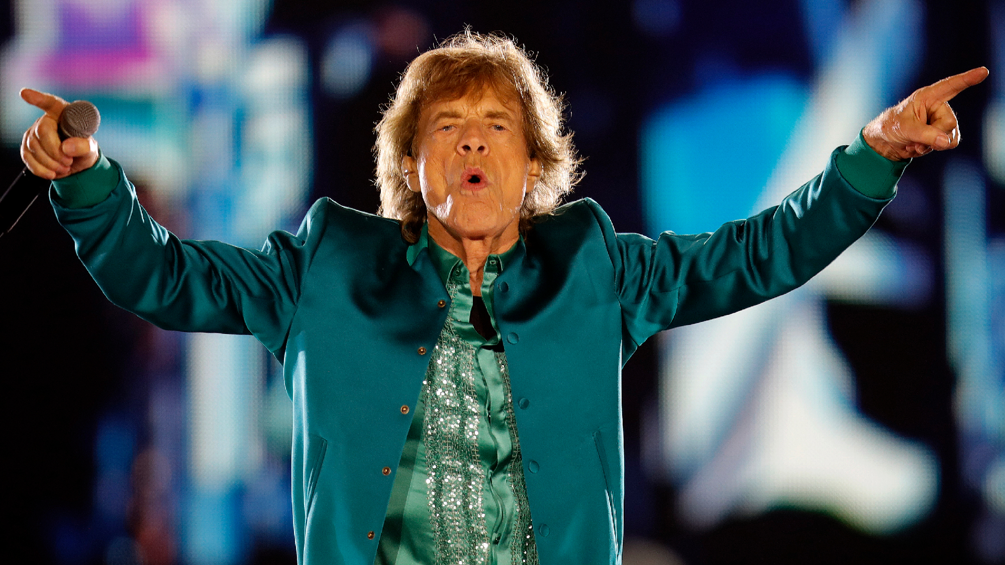 “His Voice Is as Strong as Ever”: Watch Mick Jagger Turn an Ordinary Pub Night Into an Unforgettable Live Performance