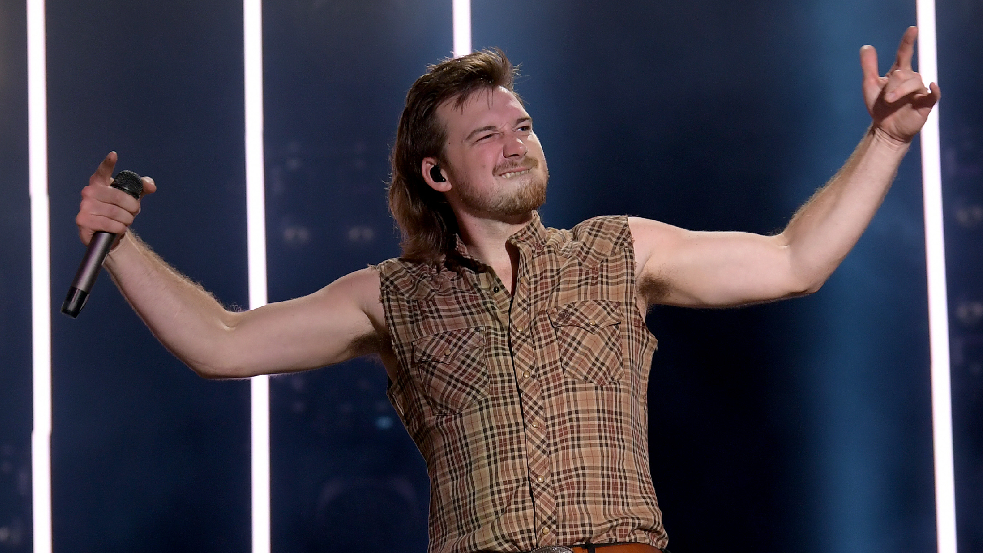 Husband Has Surprising Reaction After Morgan Wallen Tosses Wife’s Phone