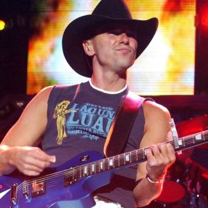 Kenny Chesney performing in 2003