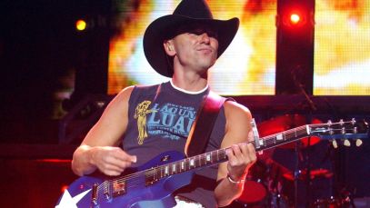 Kenny Chesney performing in 2003
