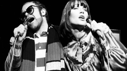 Elton John and Kiki Dee performing in 1976