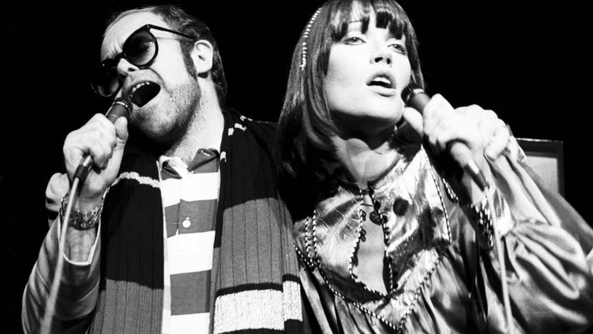Elton John and Kiki Dee performing in 1976
